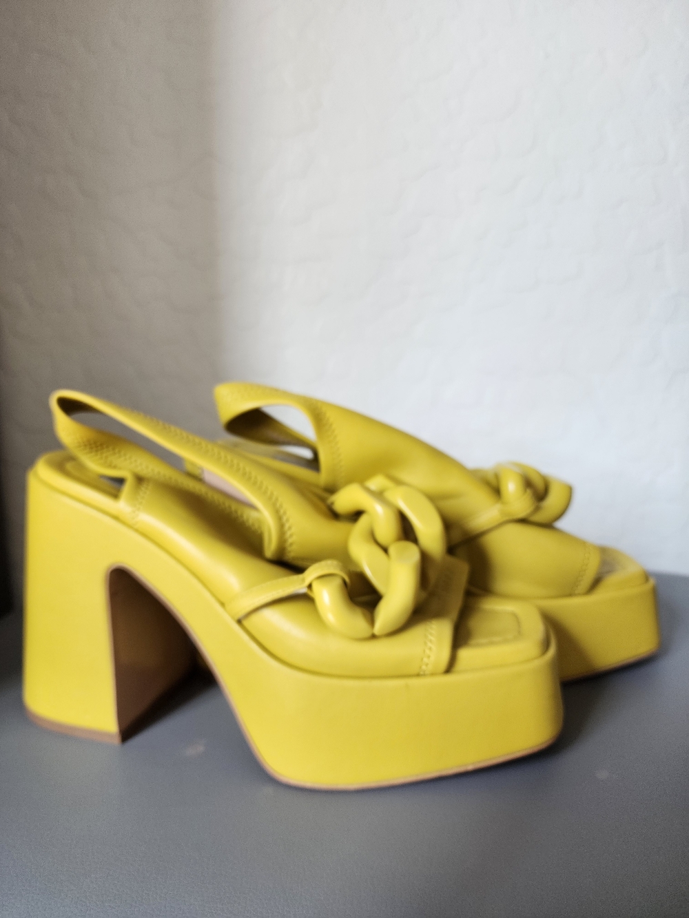 Stella McCartney Yellow Platform Chain-Link Slingback Heels - Picture 3 of 8